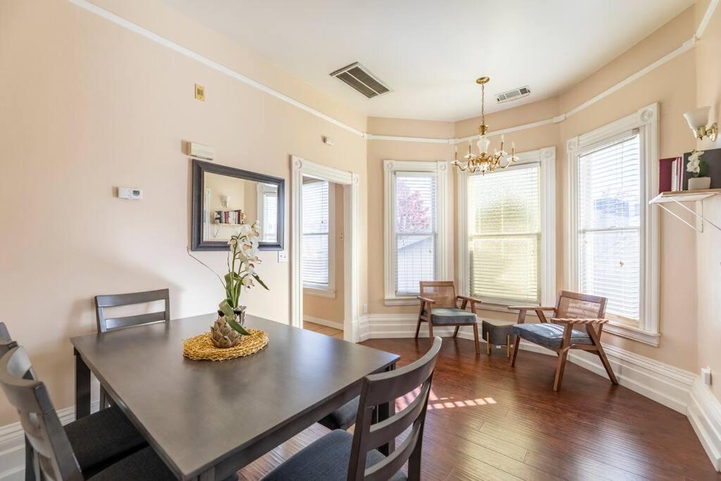 A+ 2 Bedroom Victorian Home Away From Home ساكرامنتو المظهر الخارجي الصورة